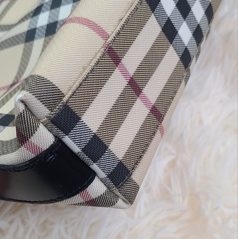 Burberry Classic House Check Shoulder Bag - Picture 11 of 13